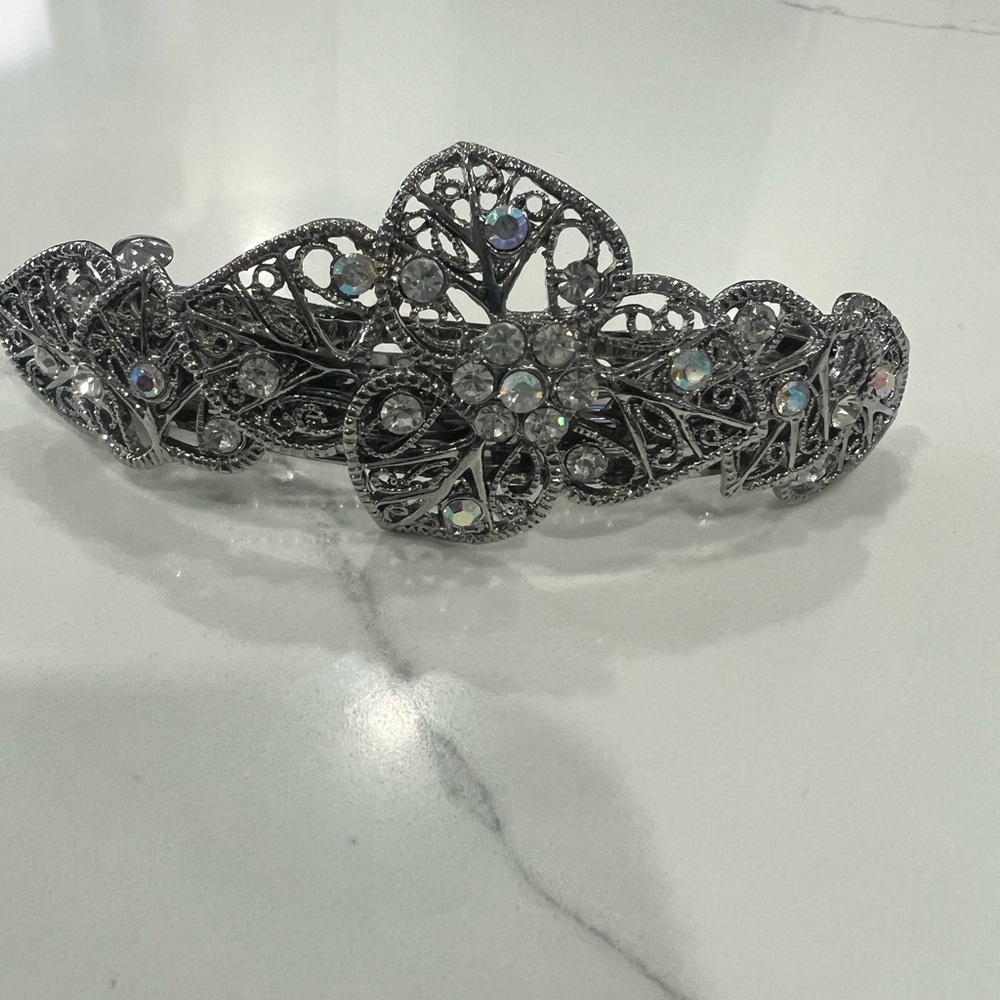 Elegant Silver Floral Hair Accessory